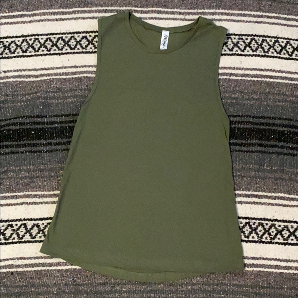 Basic Muscle Tank - Picture 2 of 4
